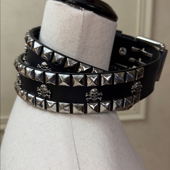 Black Studded Skull leather belt - Picture 2 of 4